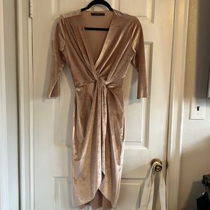 Twisted knot dress. Midi length.